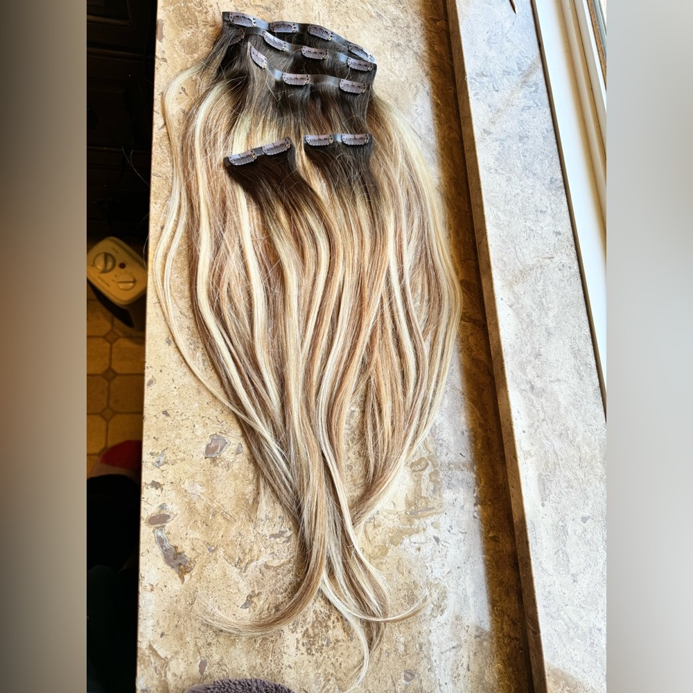 Glam Seamless 20” invisiclip/clip in Extensions Bahamian Balayage